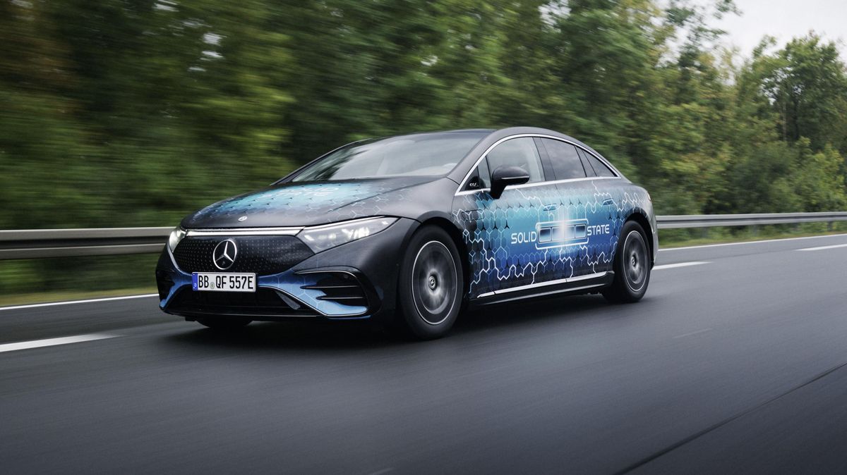 Elektrický Mercedes ujel na jedno nabití dál než diesel s plnou. Jde o průlom v elektromobilitě, hlásí automobilka